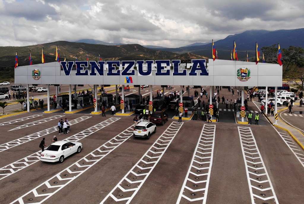 Colombia y Venezuela abrirán paso vehicular de todas las fronteras durante 30 días