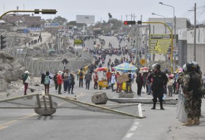Las protestas vuelven a Perú con bloqueos de vías, pero sin choques violentos