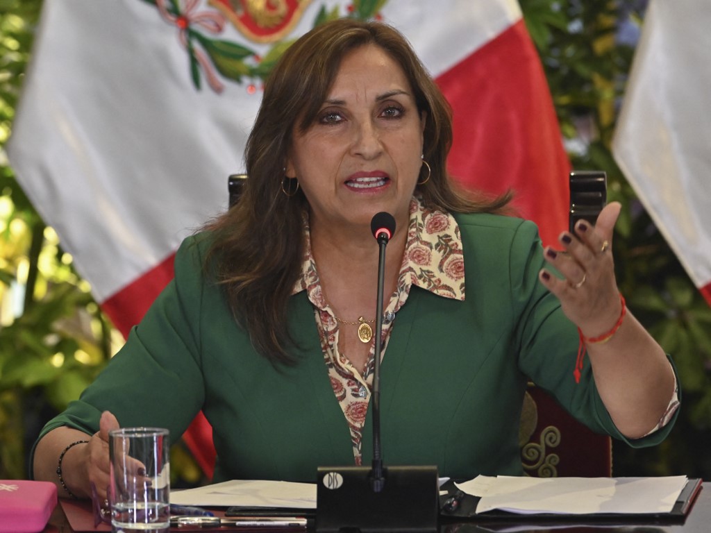 Boluarte recomendó diálogo para poner fin a los disturbios en Perú