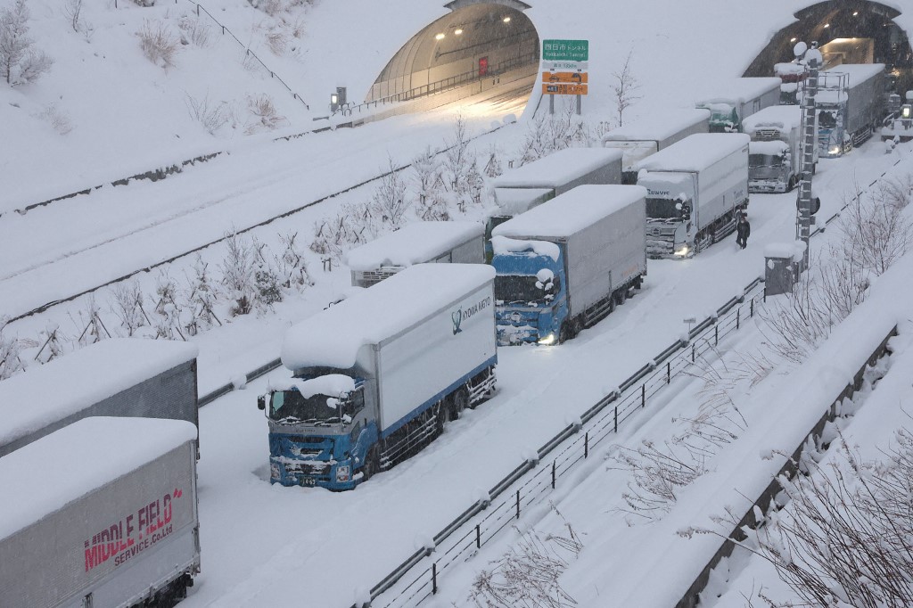 El temporal de nieve bloquea varias zonas de Japón y deja al menos un muerto