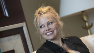 Aunque sólo duró 12 días casada… Pamela Anderson recibirá herencia de 10 millones de dólares de su ex esposo