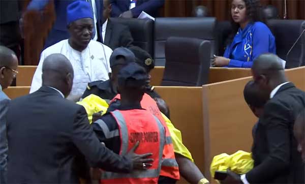 Mandaron a la cárcel a dos diputados por agredir a una colega embarazada en Senegal