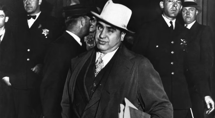 Las dos caras de Al Capone, el mafioso y despiadado capo del hampa que sentía devoción por su familia