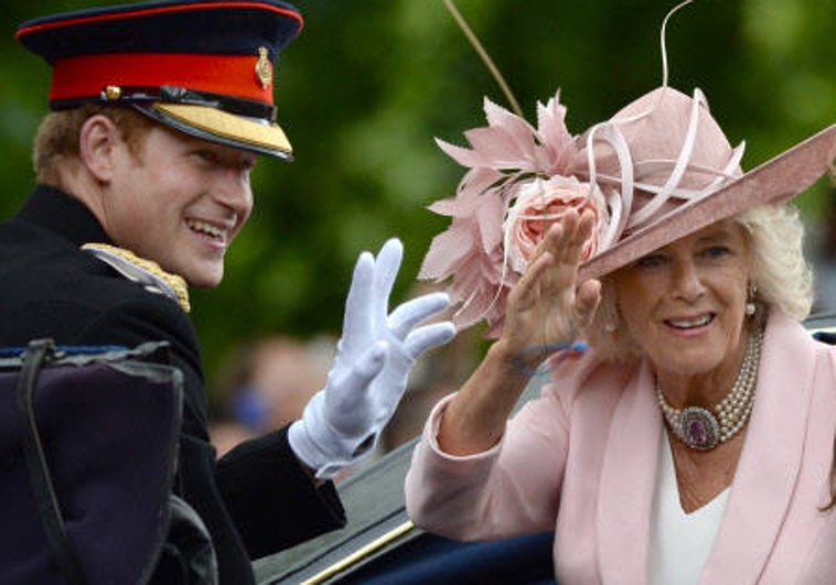 El Príncipe Harry dispara al corazón de la Familia Real británica: No queríamos que mi padre se casara con Camilla