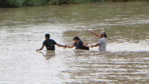 Por poco el río Bravo se traga a cuatro migrantes venezolanos