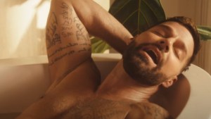 Ricky Martin apareció desnudo en un video y sus fans enloquecieron