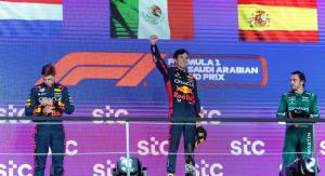 El mexicano Sergio Pérez conquistó el Gran Premio Arabia Saudita por delante de Verstappen