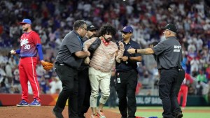 Identifican a los cuatro cubanos detenidos por protestar en juego del Clásico Mundial de Béisbol