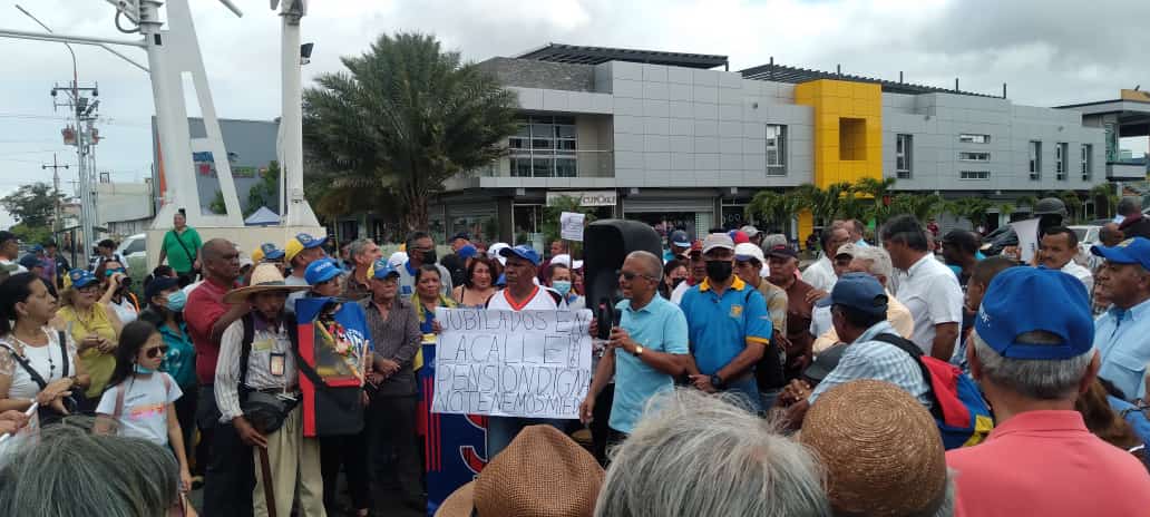 Masiva concentración de trabajadores públicos en Coro: “No lograrán que nos cansemos de luchar”