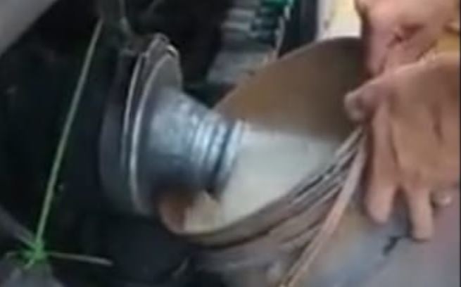 ¡Insólito! Le sacaron agua a gandolas que llevaban “gasolina” a estaciones de servicios en Maracay (Video)