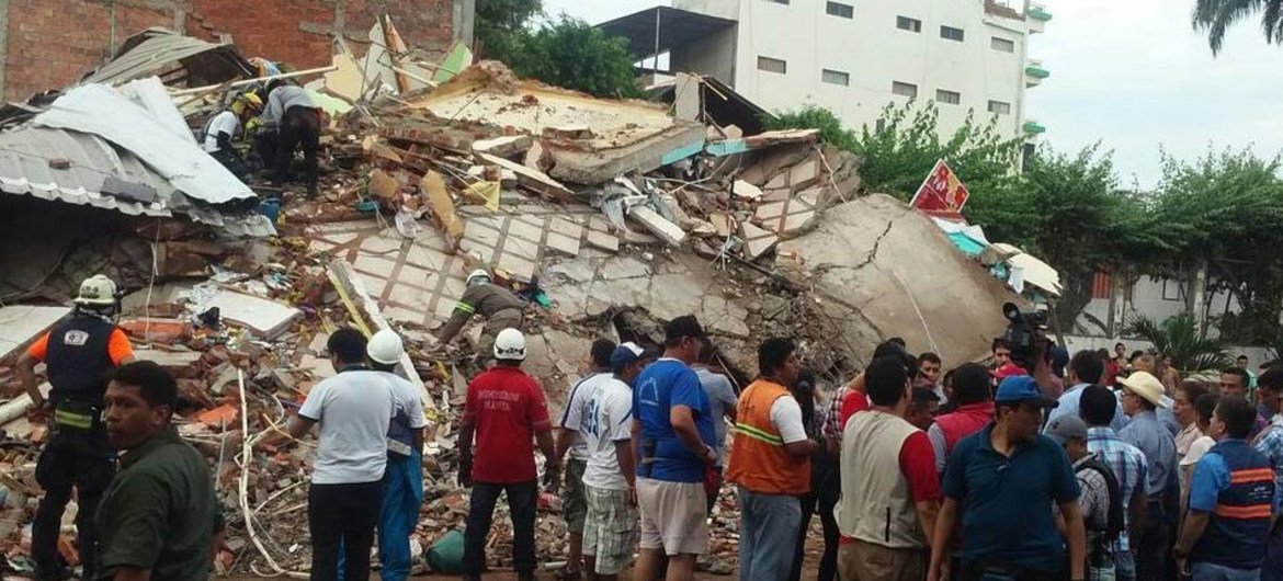 Fuertes marejadas y un temporal inclemente: comunidades siguen viéndose afectadas tras el terremoto en Ecuador