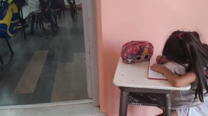 Niña se negó a entrar a la escuela por el bullying y la directora tuvo una indignante “solución”