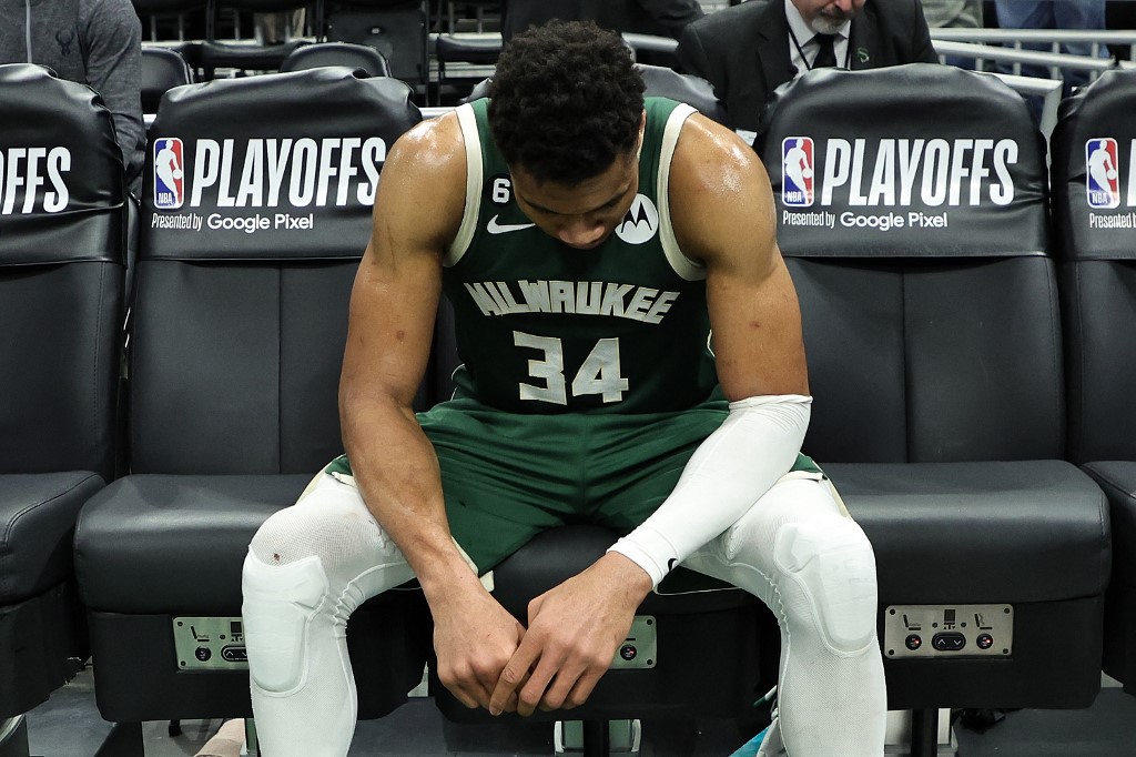 Giannis Antetokounmpo le dio una lección a un periodista sobre el éxito y el fracaso (VIDEO)