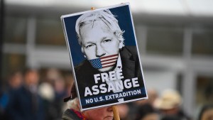 El editor de WikiLeaks dice que no es tarde para impedir extradición de Assange a EEUU