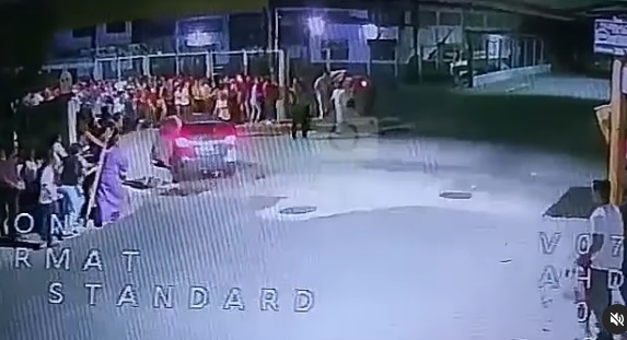 Impactante VIDEO: Conductor embistió a feligreses durante procesión del Nazareno en Valencia