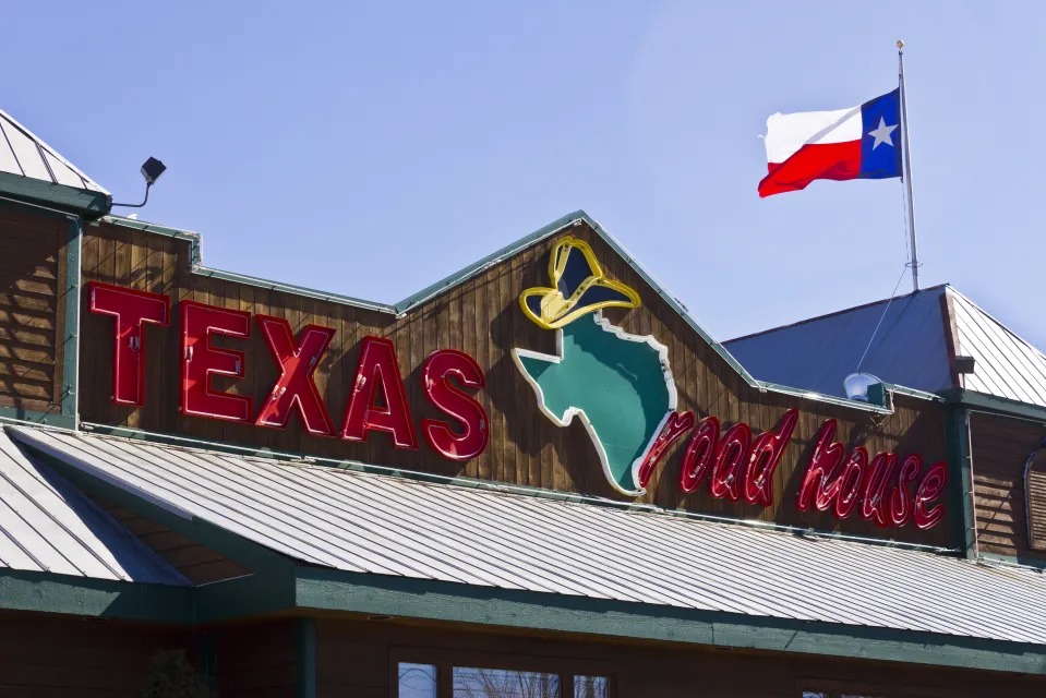 VIDEO: Mesera de restaurante en Texas revela cuánto gana trabajando menos de 40 horas a la semana