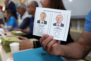 Elecciones presidenciales en Turquía: Oposición denuncia irregularidades en la segunda vuelta (Videos)