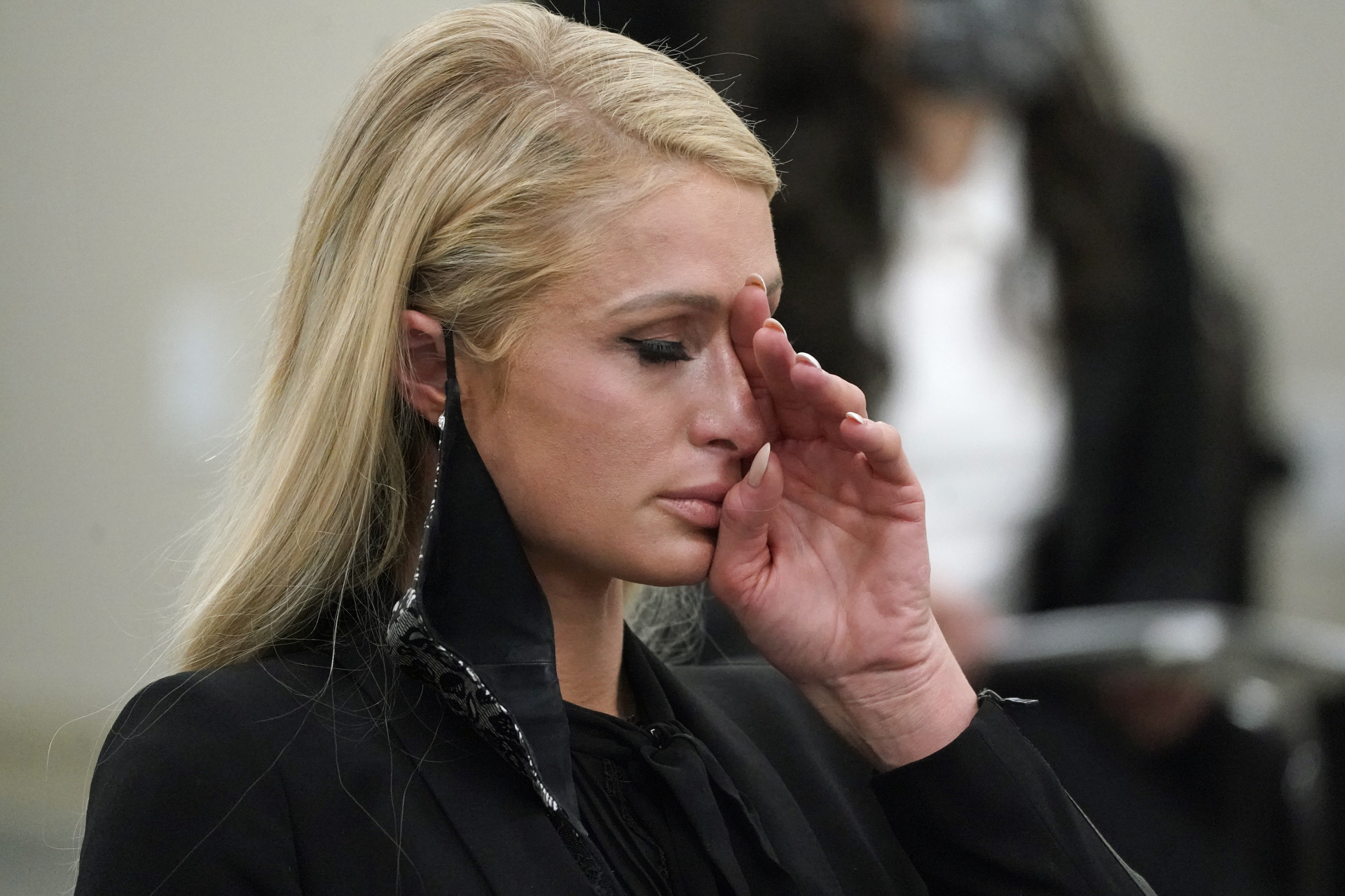 Paris Hilton compartió su pena por la muerte de su compañera durante 23 años: No hay palabras para este dolor