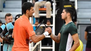 Escándalo en Wimbledon: acusan al padre de Alcaraz de espiar los entrenamientos de Djokovic