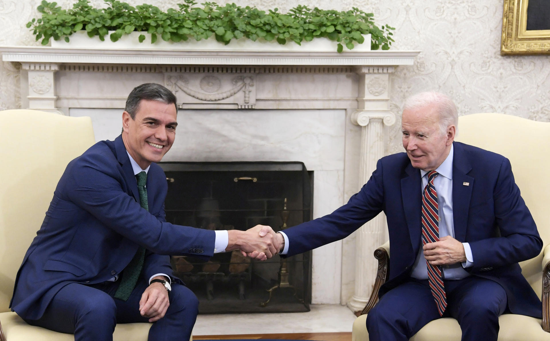 “Somos amigos”: los gestos que tuvo Pedro Sánchez con Joe Biden en la Casa Blanca (Fotos)