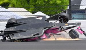 Accidente en las 500 Millas de Indianápolis terminó con un neumático en el estacionamiento (Videos)