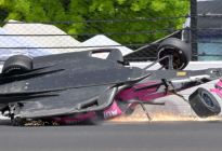 Accidente en las 500 Millas de Indianápolis terminó con un neumático en el estacionamiento (Videos)