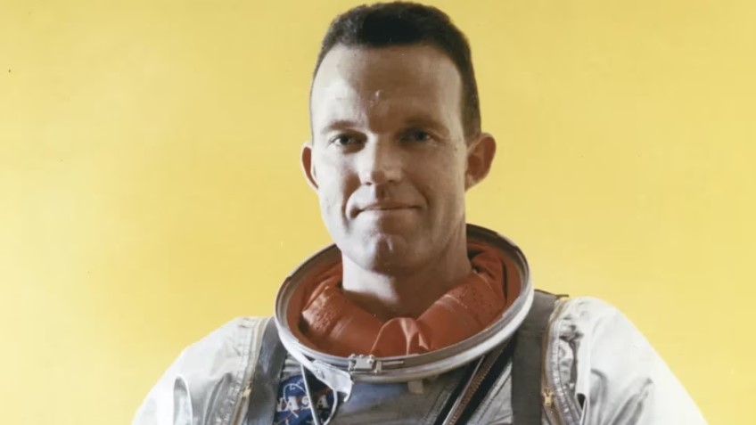 El astronauta que desde la soledad del espacio halló tesoros que mantuvo en secreto durante 40 años