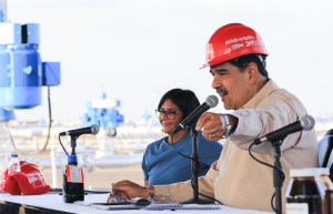 Maduro prometió que algún día aumentará el salario para callar a los “habladores de pistoladas”