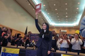 Delsa Solórzano inscribió formalmente su candidatura a la elección primaria del #22Oct