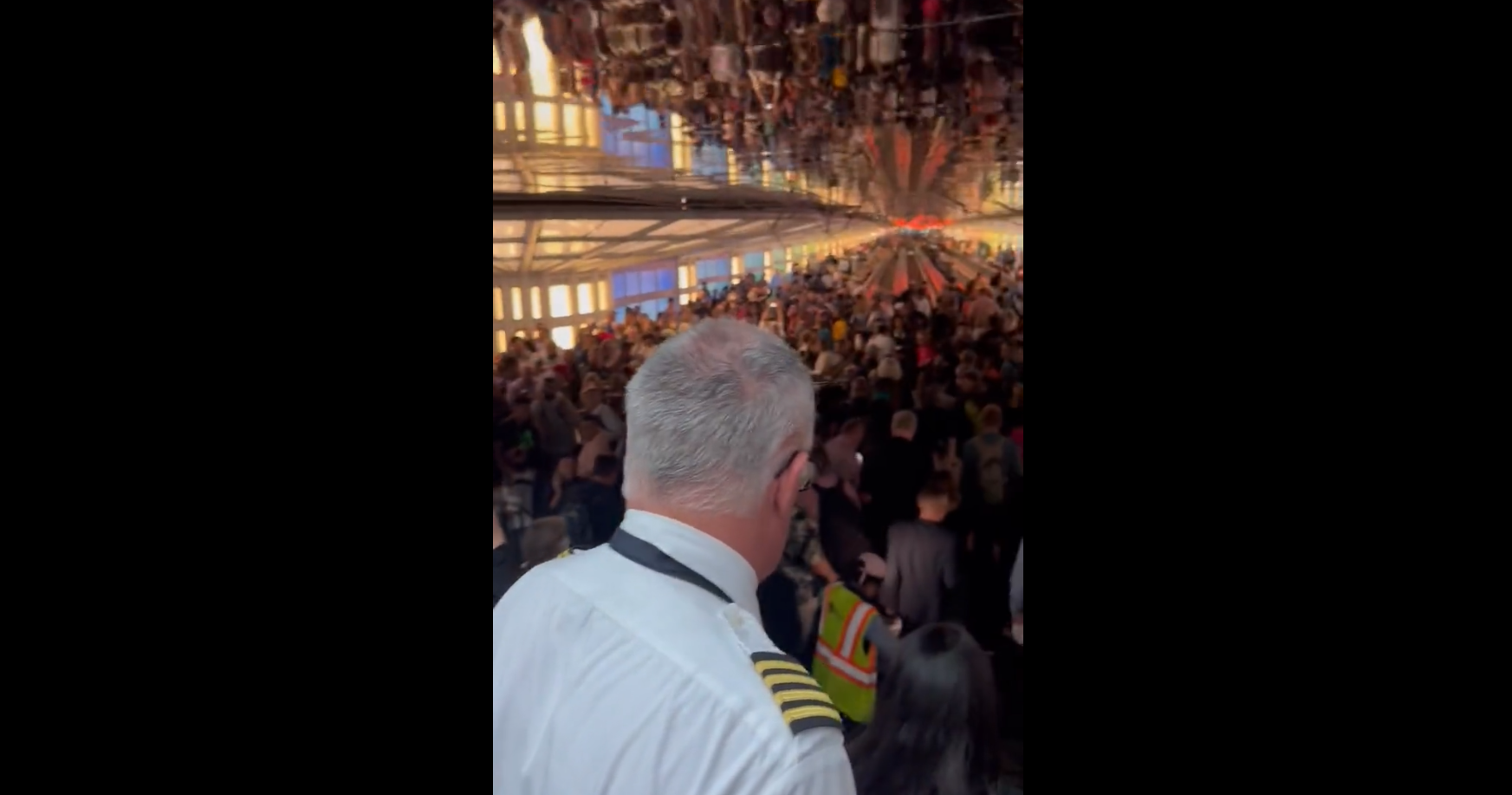 Aeropuerto internacional de Chicago se convirtió en refugio tras alerta de tornado (VIDEO)