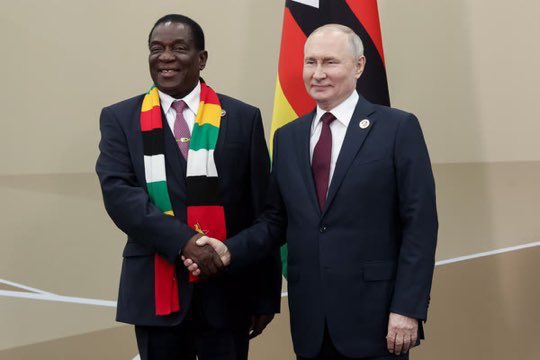 Putin le regaló un helicóptero presidencial a uno de sus aliados clave en África