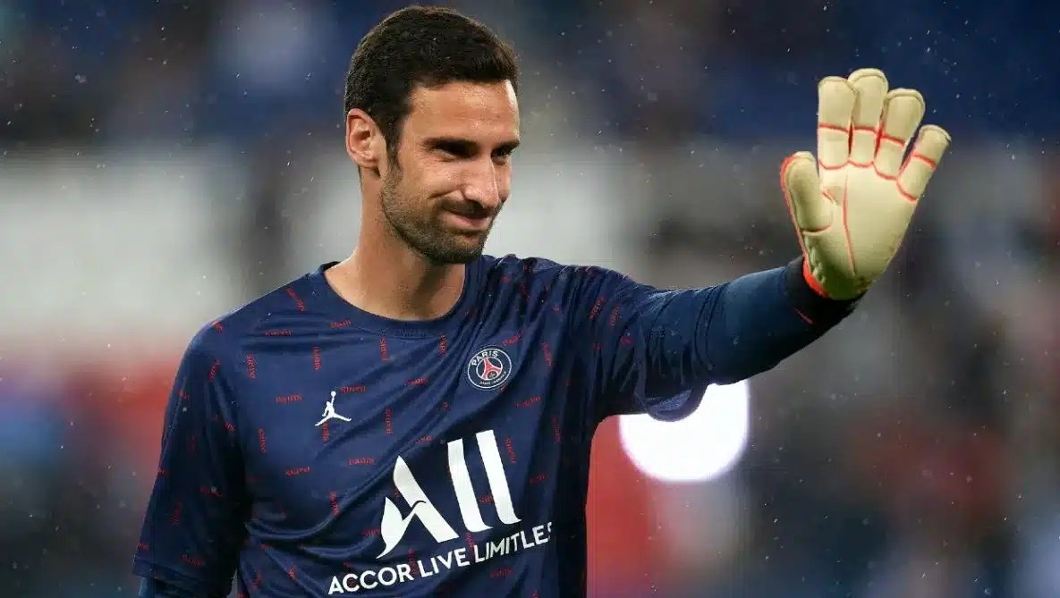 Emotivo mensaje de Sergio Rico, jugador del PSG tras salir de la UCI