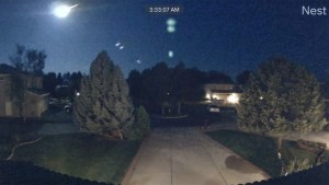 VIRAL: Captan cómo un meteorito iluminó los cielos de Colorado (VIDEO)