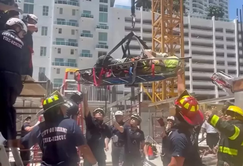 Tragedia en Miami: Obrero de una construcción cayó al vació y terminó atravesado por barras de refuerzo