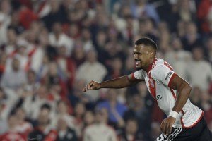 GOLAZO de Salomón Rondón selló agónico triunfo de River Plate ante Atlético Tucumán (Video)