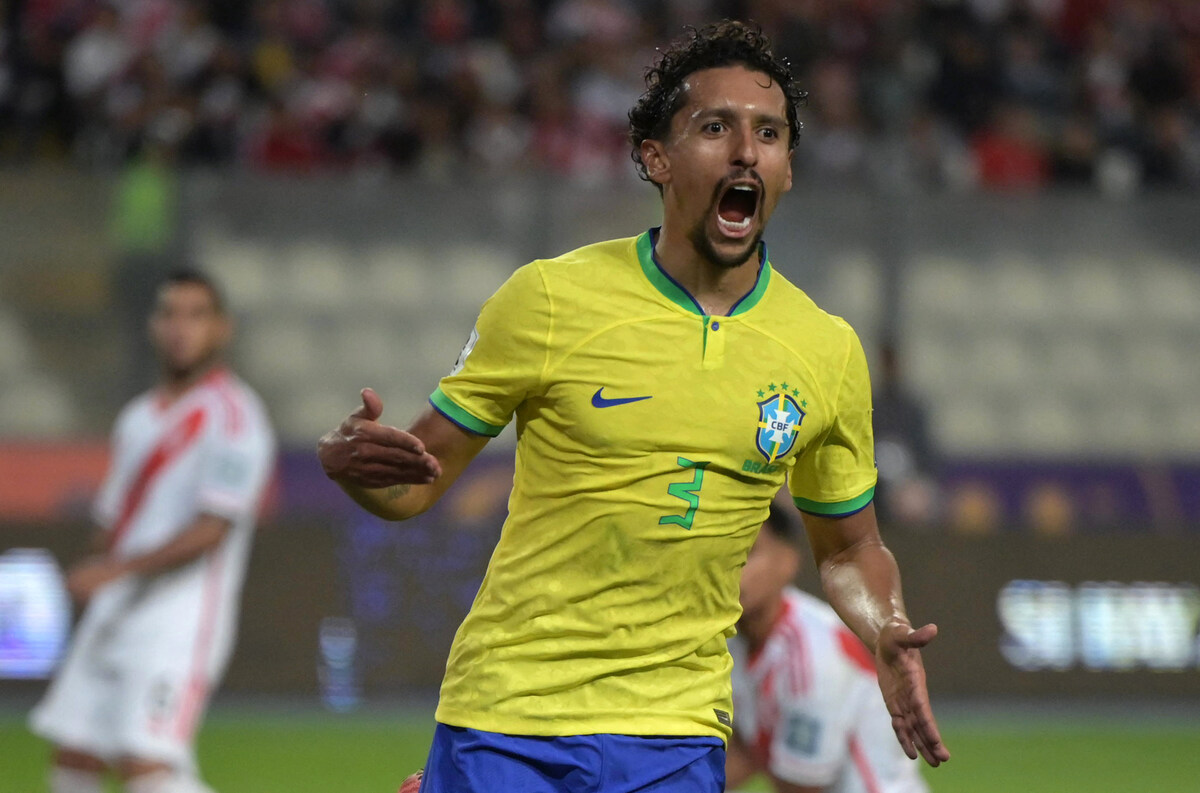 Un gol agónico de Brasil en el minuto 90 enmudeció el estadio Nacional de Perú