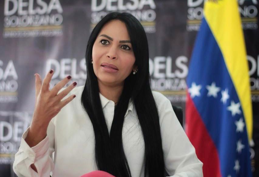 “No pierdas tu tiempo, cavernícola”: Delsa Solórzano le respondió a Diosdado Cabello