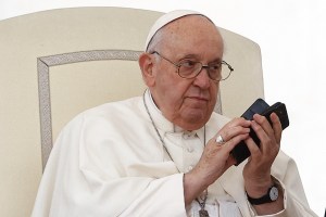 El papa Francisco pide a los jóvenes que los “likes” y los “followers” no les condicionen