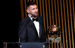 Lionel Messi dedicó a Diego Maradona su octavo Balón de Oro