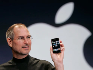 El final de Steve Jobs: un discurso de despedida que conmovió al mundo y la redención que alcanzó en su vida íntima