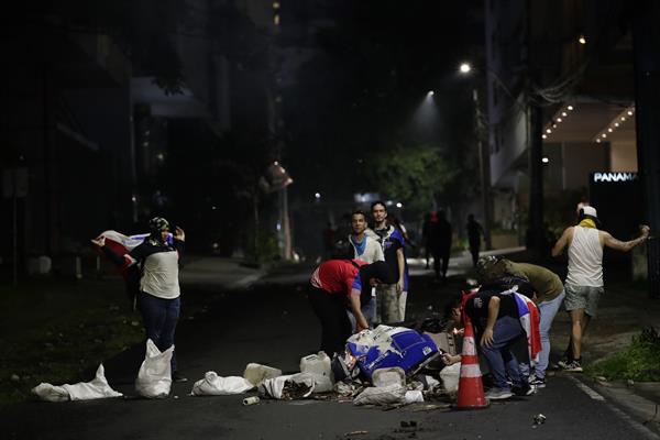 Panamá enfrenta desabastecimiento y delincuencia en medio de las protestas antiminería