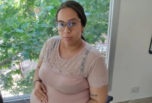 “Desapareció llevándose documentos y ropa”: Venezolana embarazada fue abandonada por su esposo en Argentina