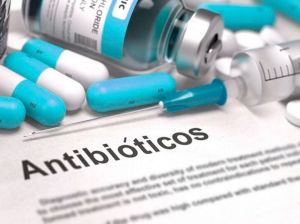 El consumo excesivo de antibióticos reduce su eficacia, alerta la OMS