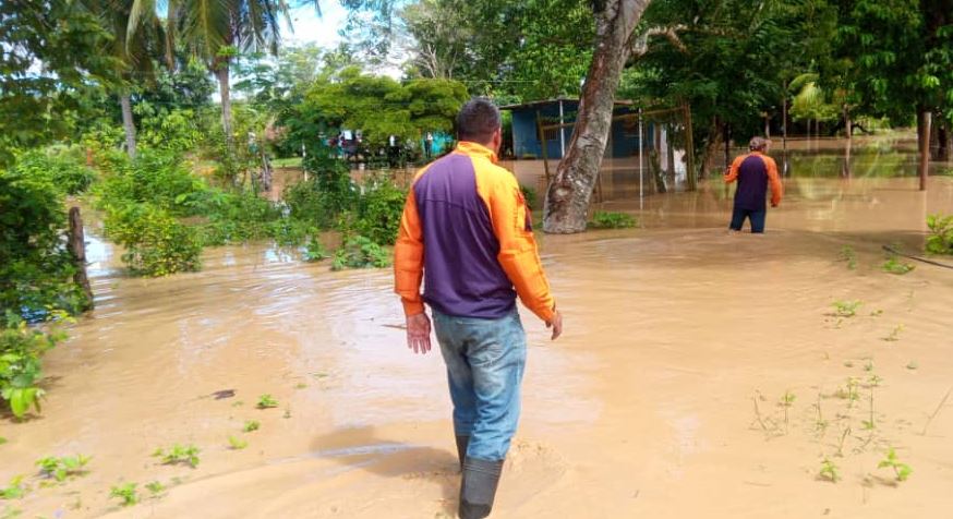 Fuertes lluvias provocaron inundaciones en comunidades de Falcón y Zulia