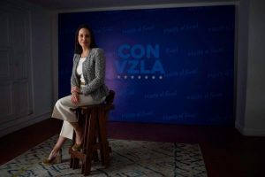 Esto dijo María Corina Machado sobre posible dolarización oficial en Venezuela de ganar la elección en 2024 (VIDEO)