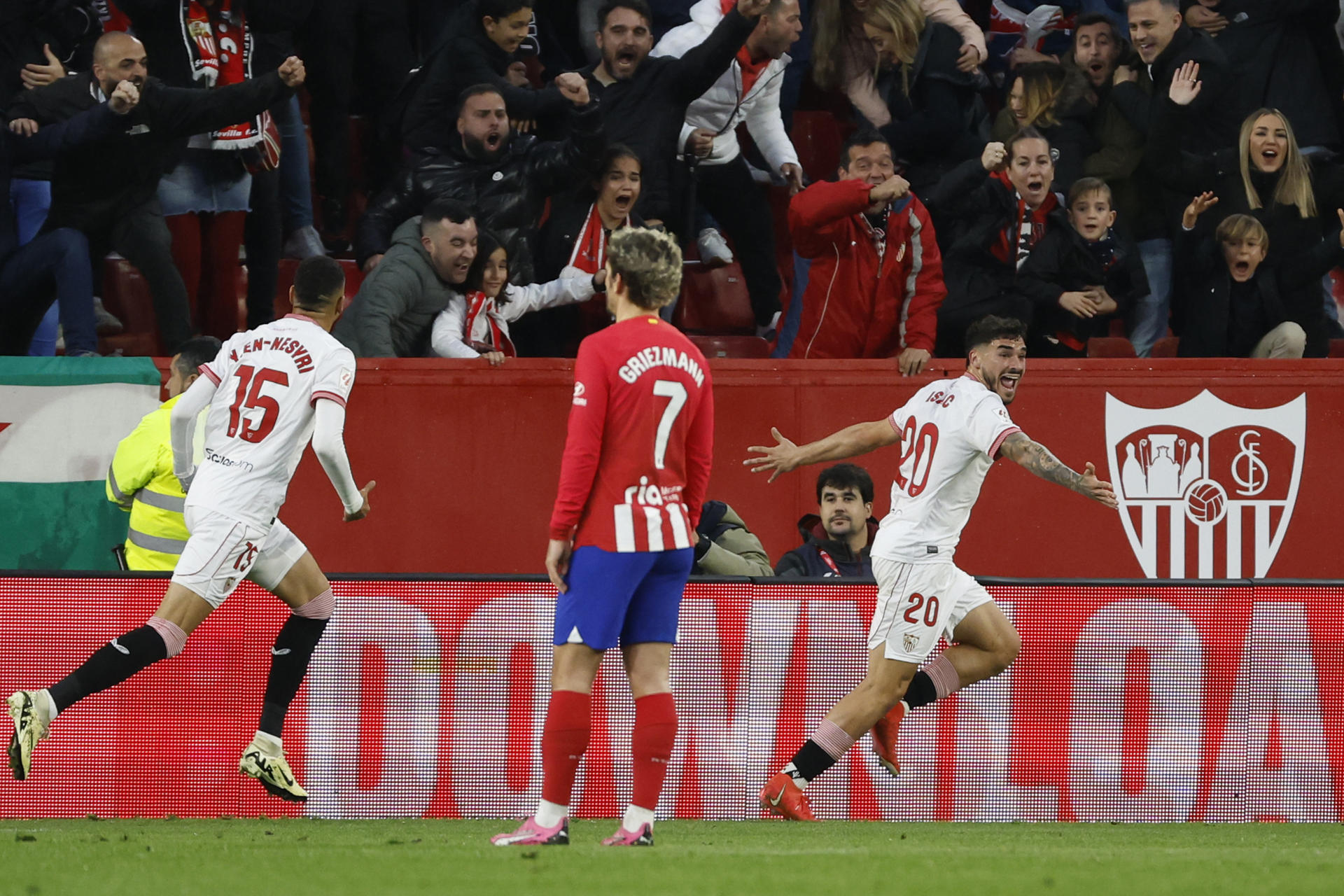 Sevilla recuperó fuerza ante un Atlético de Madrid sin puntería