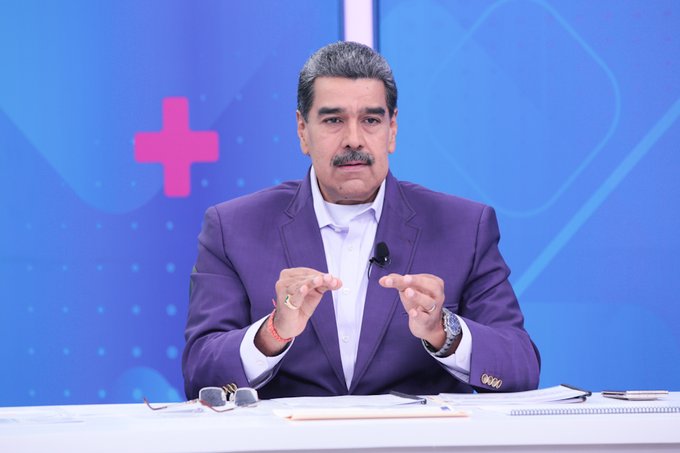 Maduro catalogó como “todo un éxito” la nueva “mesita” instalada por el chavismo