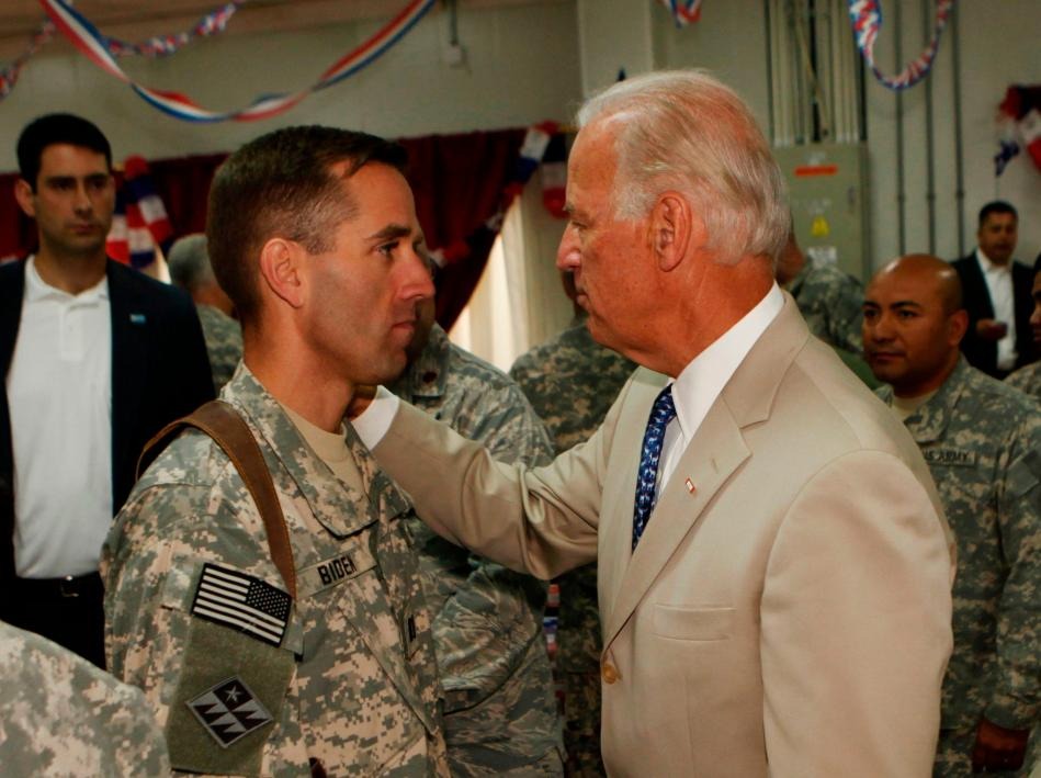 Biden vuelve a sugerir erróneamente que su hijo Beau murió a causa de la guerra de Irak