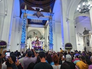 Devotos se reencuentran con el Nazareno de San Pablo en la Basílica Santa Teresa (FOTOS)