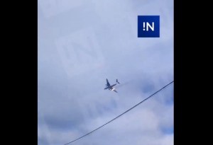 Se estrella un avión militar ruso con quince personas a bordo (Video)